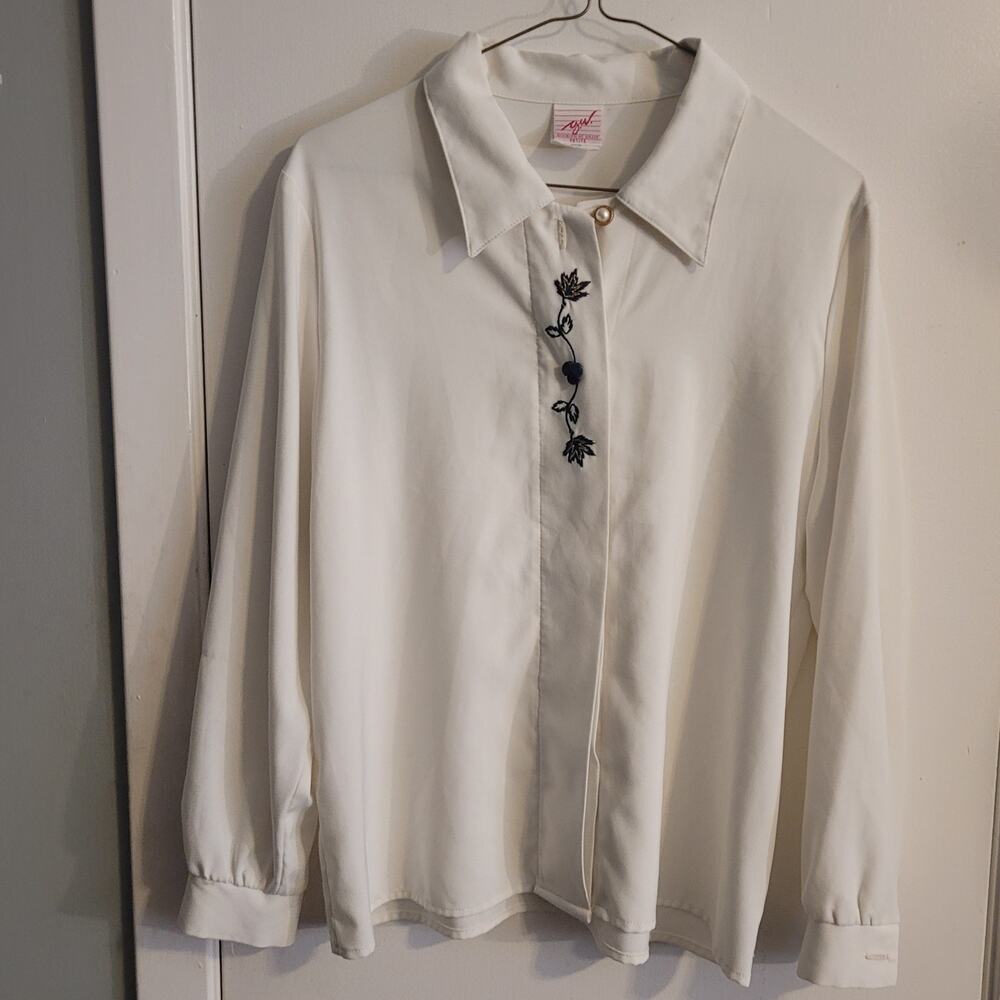Vintage White Embroidered Blouse Floral Button Front Romantic Cottagecore USA 6
